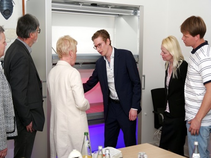 Die Mitglieder der Operationellen Gruppe erläutern das Projekt