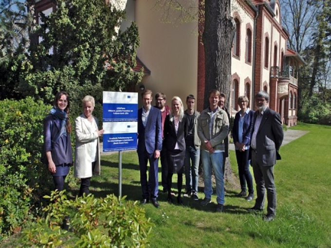 Ein gemeinsames Bild einiger Projektpartner mit Frau Dr. Schilde