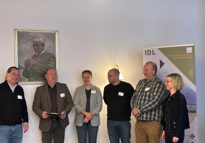 Übergabe des Zuwendungsbescheids an OG RoggReis